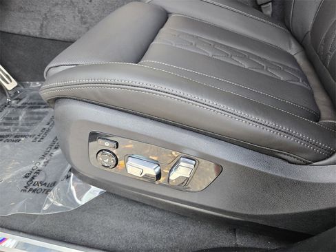 New 2026 BMW X5 xDrive50e w/ Executive Package image 25