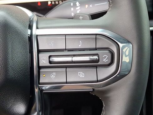 Used 2025 GMC Acadia Elevation w/ Elevation Premium Package image 23