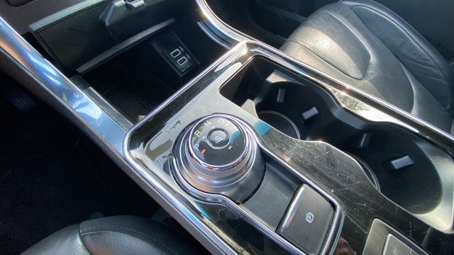 Used 2020 Ford Edge Titanium AWD/4WD image 18
