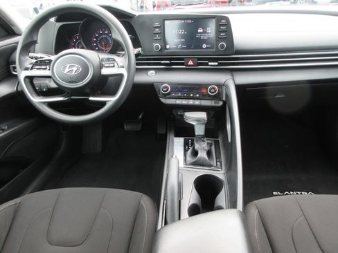 Used 2022 Hyundai Elantra SEL FWD image 14