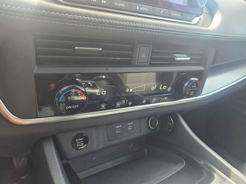 Used 2024 Nissan Rogue SV FWD image 29
