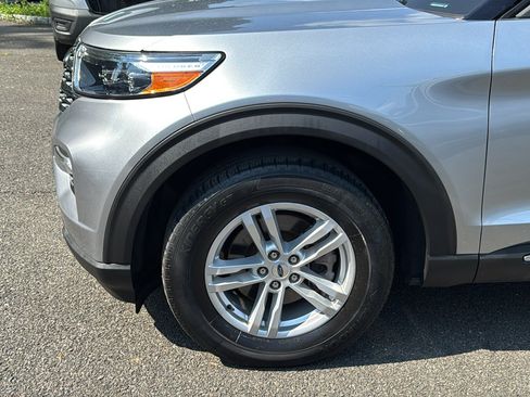 Used 2023 Ford Explorer XLT w/ Equipment Group 202A AWD/4WD image 4