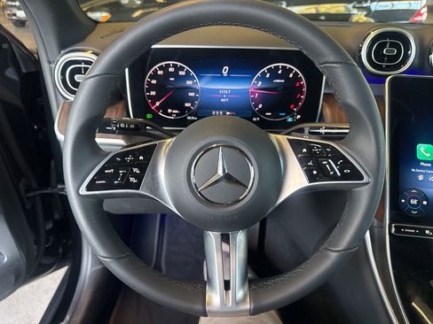 Used 2026 Mercedes-Benz GLC 300 image 3