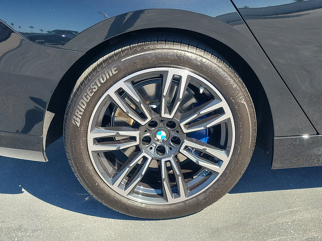 Used 2026 BMW 530i w/ M Sport Package RWD image 6