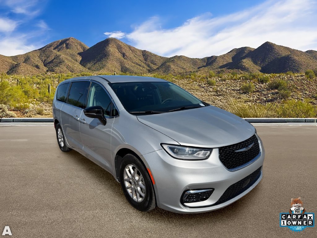 Used 2024 Chrysler Pacifica Touring-L FWD image 4