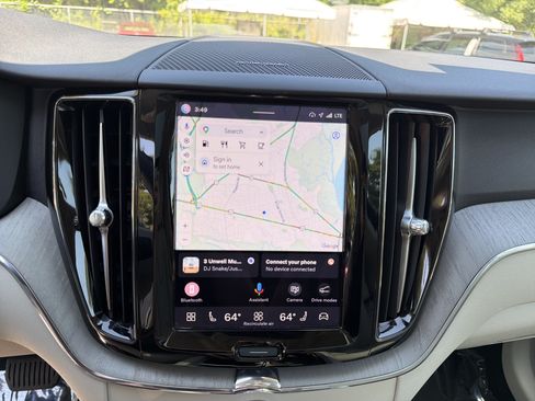 Certified 2024 Volvo XC60 B5 Plus AWD/4WD image 24