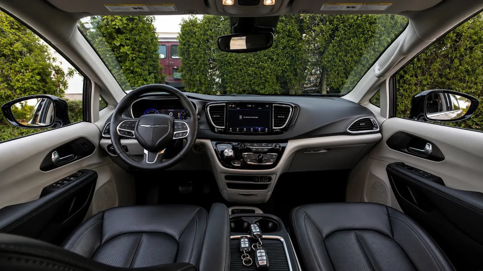 Used 2024 Chrysler Pacifica Touring-L FWD image 13