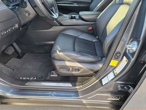 Certified 2022 Toyota Venza Limited AWD/4WD image 19