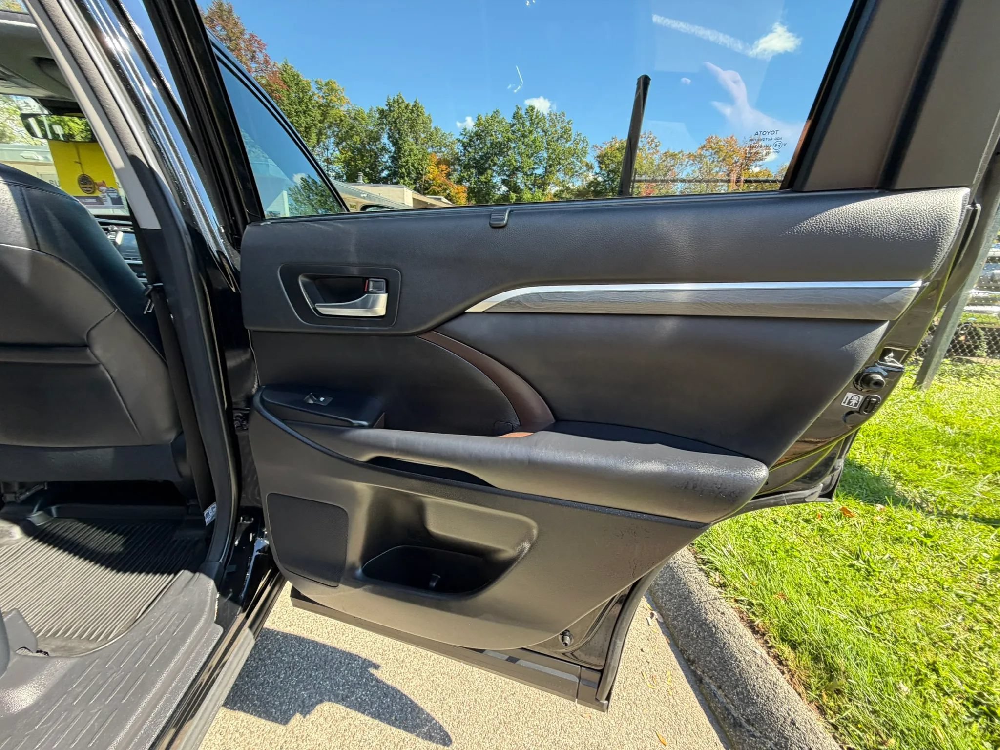 Used 2018 Toyota Highlander Limited Platinum w/ Protection Package #3 AWD/4WD image 17
