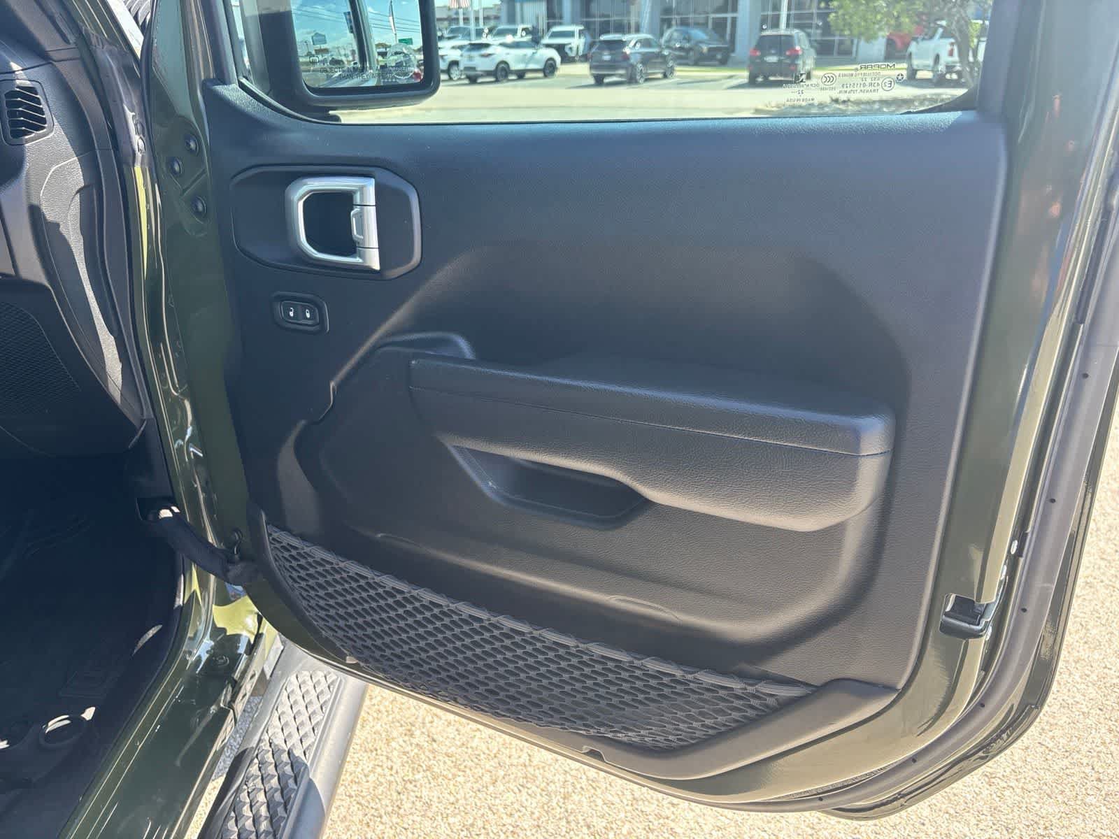 Used 2023 Jeep Gladiator Sport AWD/4WD image 13