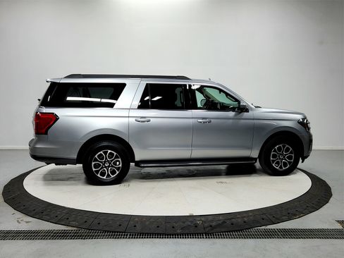 Used 2023 Ford Expedition Max XLT image 8