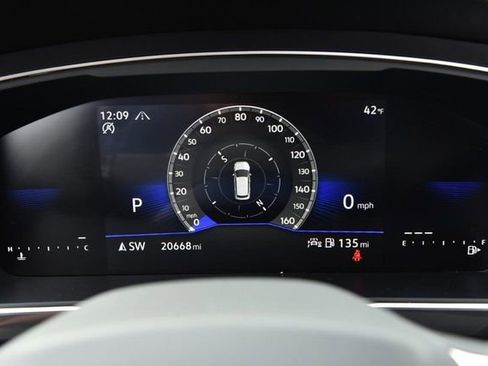 Certified 2024 Volkswagen Tiguan SE image 12