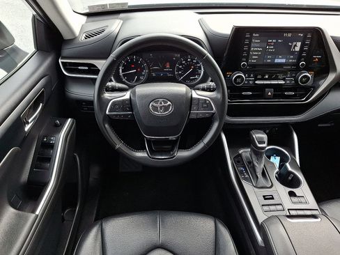 Certified 2021 Toyota Highlander XLE image 14