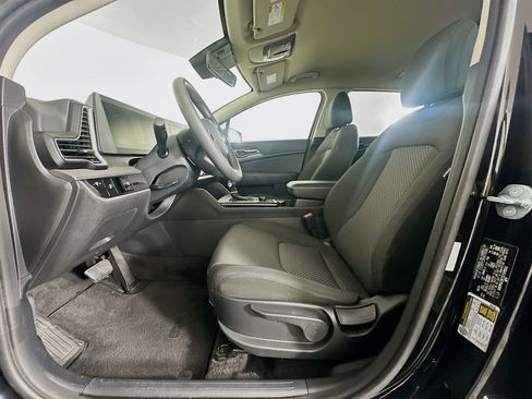 Used 2025 Kia Sportage LX image 13