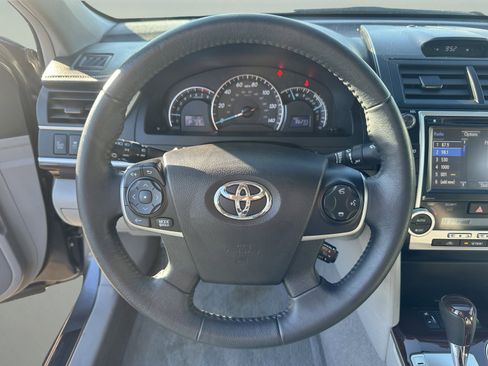 Used 2014 Toyota Camry XLE image 12