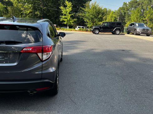 Used 2021 Honda HR-V EX image 12
