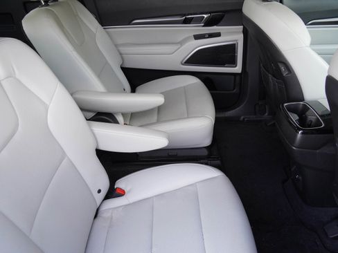 Used 2023 Kia Telluride S FWD image 31
