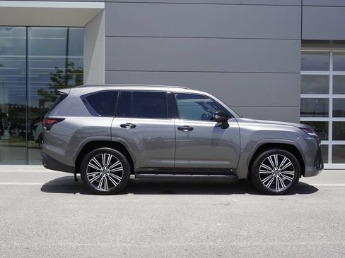Used 2023 Lexus LX 600 4WD w/ Appearance Package image 7