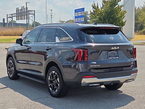 Used 2025 Kia Sorento S w/ Panoramic Sunroof Package AWD/4WD image 4