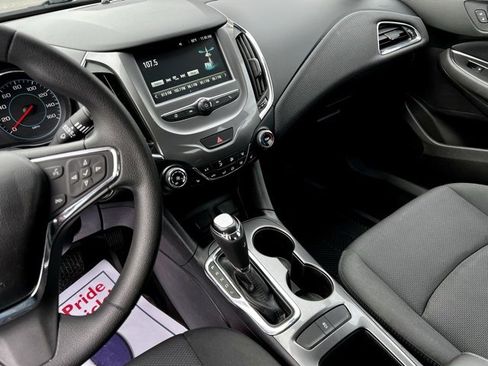 Used 2018 Chevrolet Cruze LT w/ Convenience Package image 38