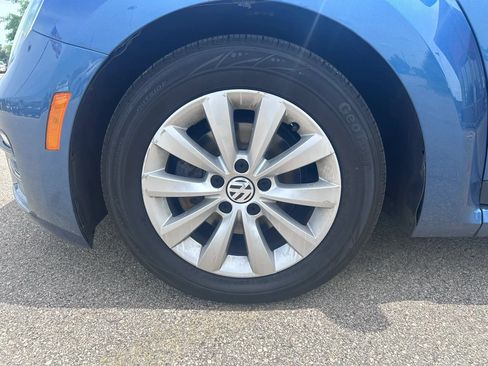 Used 2018 Volkswagen Beetle 2.0T S FWD image 17