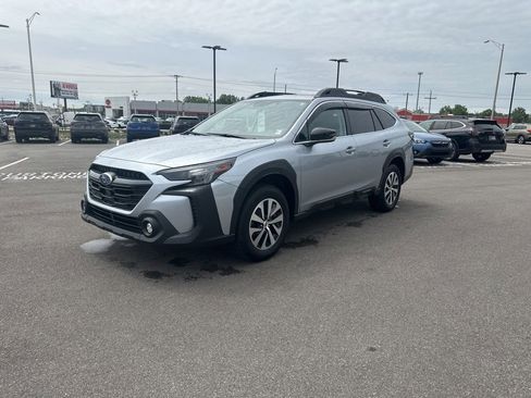 Certified 2025 Subaru Outback Premium w/ Popular Package #1A AWD/4WD image 3