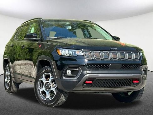 Used 2022 Jeep Compass Trailhawk w/ Trailhawk Convenience Group AWD/4WD image 2