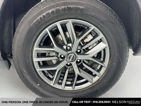 Used 2024 Nissan Rogue S FWD image 29
