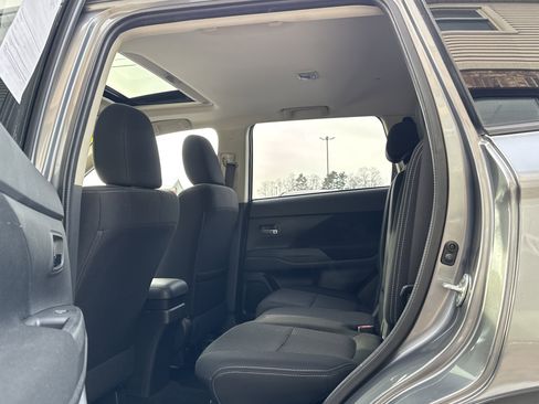 Used 2018 Mitsubishi Outlander SE image 10