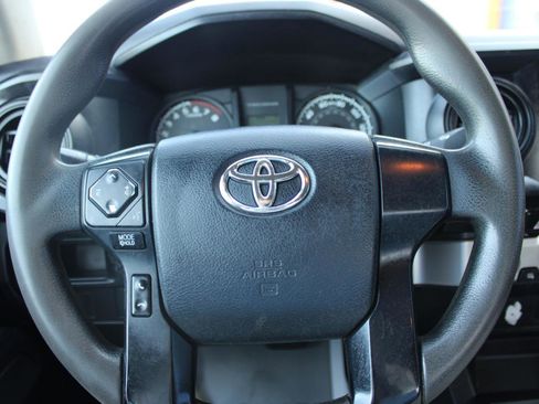 Used 2016 Toyota Tacoma SR image 18