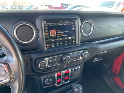 Used 2022 Jeep Wrangler Unlimited Sahara w/ Cold Weather Group image 20