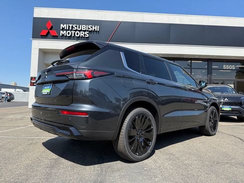 New 2026 Mitsubishi Outlander LE FWD image 12