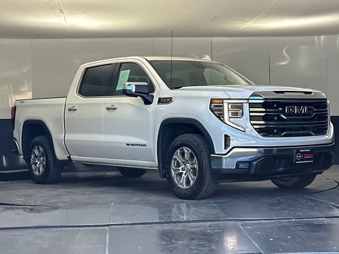 Used 2025 GMC Sierra 1500 SLT AWD/4WD image 1