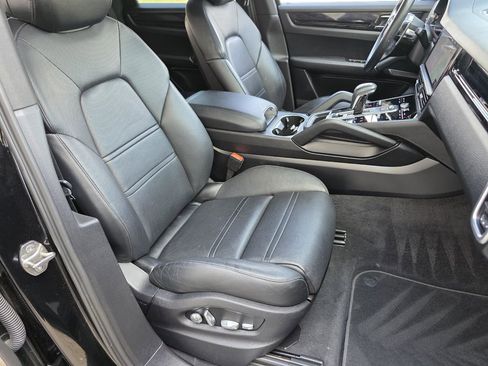 Used 2020 Porsche Cayenne image 26