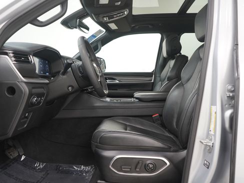 Used 2023 Jeep Wagoneer L Series II w/ Premium Group I image 24