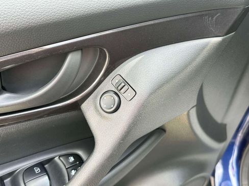 Used 2019 Nissan Rogue S AWD/4WD image 17