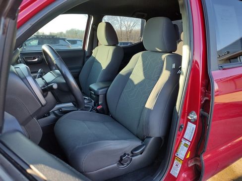 Used 2016 Toyota Tacoma SR image 10