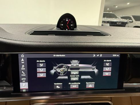 Used 2018 Porsche Panamera 4S AWD/4WD image 28