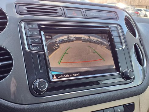 Used 2017 Volkswagen Tiguan S image 7