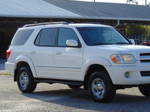 Used 2005 Toyota Sequoia SR5 image 16