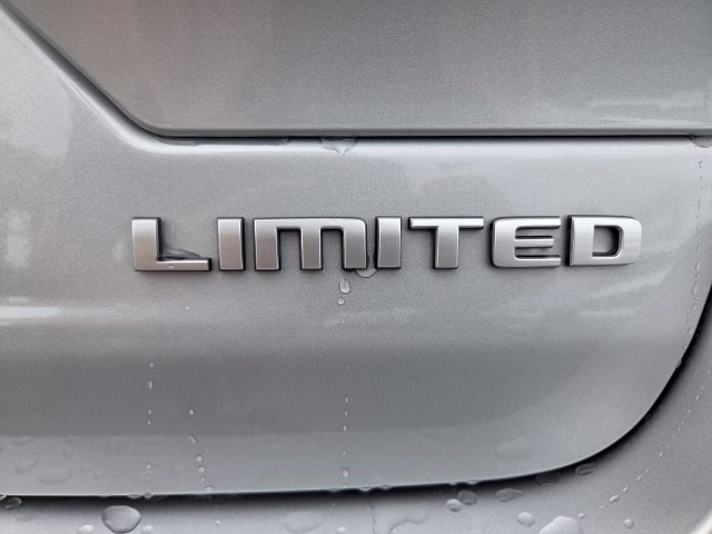 New 2026 Jeep Grand Cherokee Limited w/ Luxury Tech Group II RWD image 15