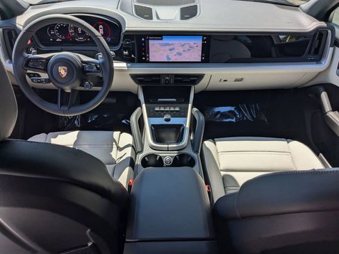 Certified 2025 Porsche Cayenne image 22