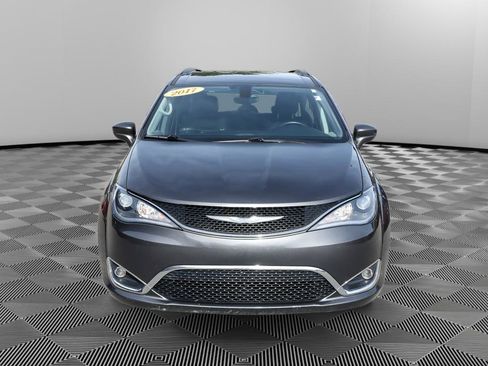 Used 2017 Chrysler Pacifica Touring-L w/ Tire & Wheel Group FWD image 10