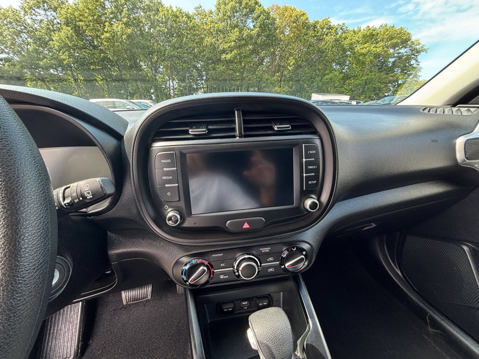 Used 2025 Kia Soul LX w/ LX Technology Package FWD image 19