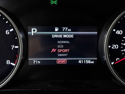 Used 2024 Kia Carnival LX FWD image 8