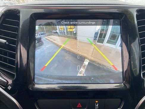 Used 2022 Jeep Cherokee Limited image 16