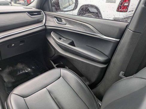 Certified 2025 Jeep Grand Cherokee Limited RWD image 18