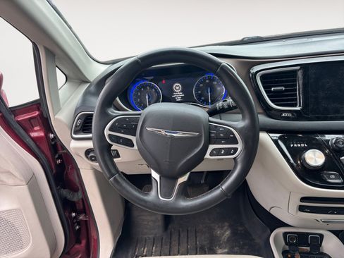 Used 2018 Chrysler Pacifica Touring-L Plus w/ Advanced Safetytec Group FWD image 11