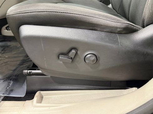 Used 2018 Chrysler Pacifica Touring Plus image 13