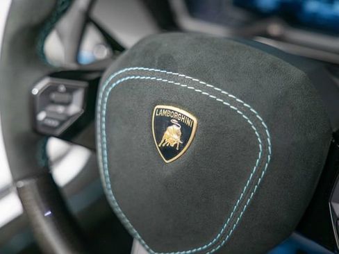 Used 2020 Lamborghini Aventador SVJ AWD/4WD image 24